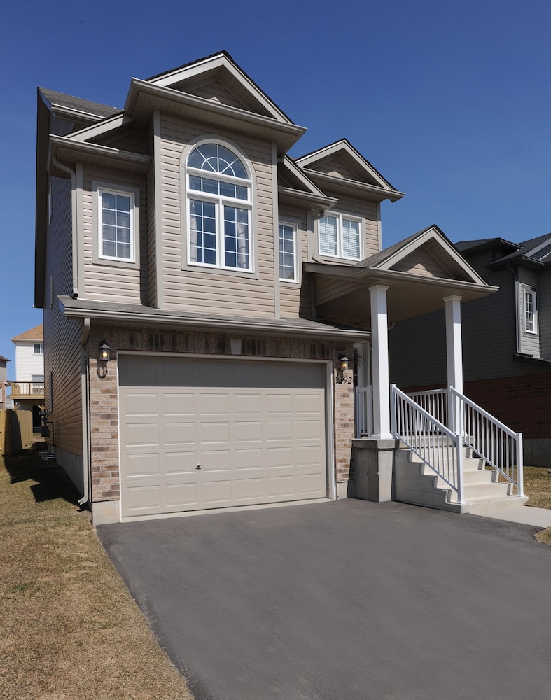 Boardwalk Homes - Executive Guest Rooms & Townhomes