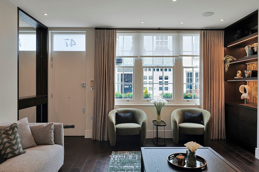 Luxe Home With Cinema Room - South Kensington