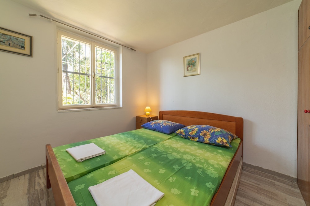 Perfect Beachfront Getaway Ideal for Families