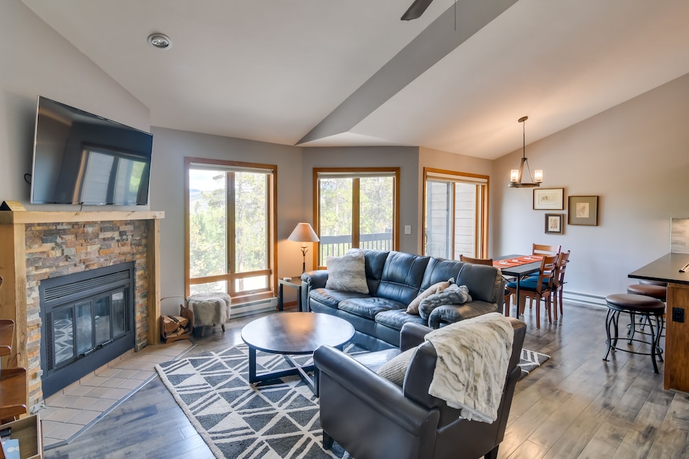 6 Mi to Winter Park: Mtn-view Condo w/ Balcony!
