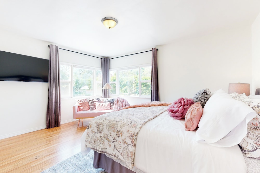 Two Dog-friendly Home, Close to Wine Country