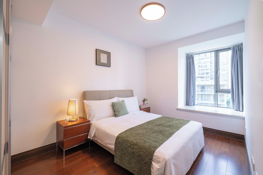 Tyms Premium 3BR 2BA Apt Walk to Metro
