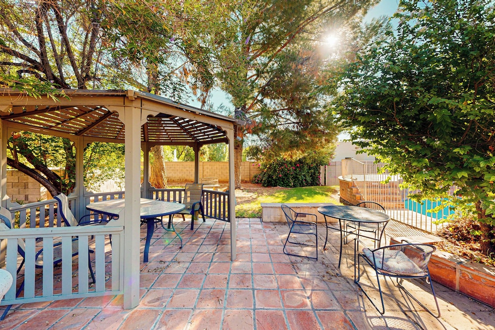 6BR Home w/ a Private Pool, W & D, & Large Yard