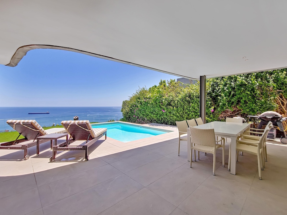 Ocean Villa - Ultra Luxury Villa in Bantry Bay