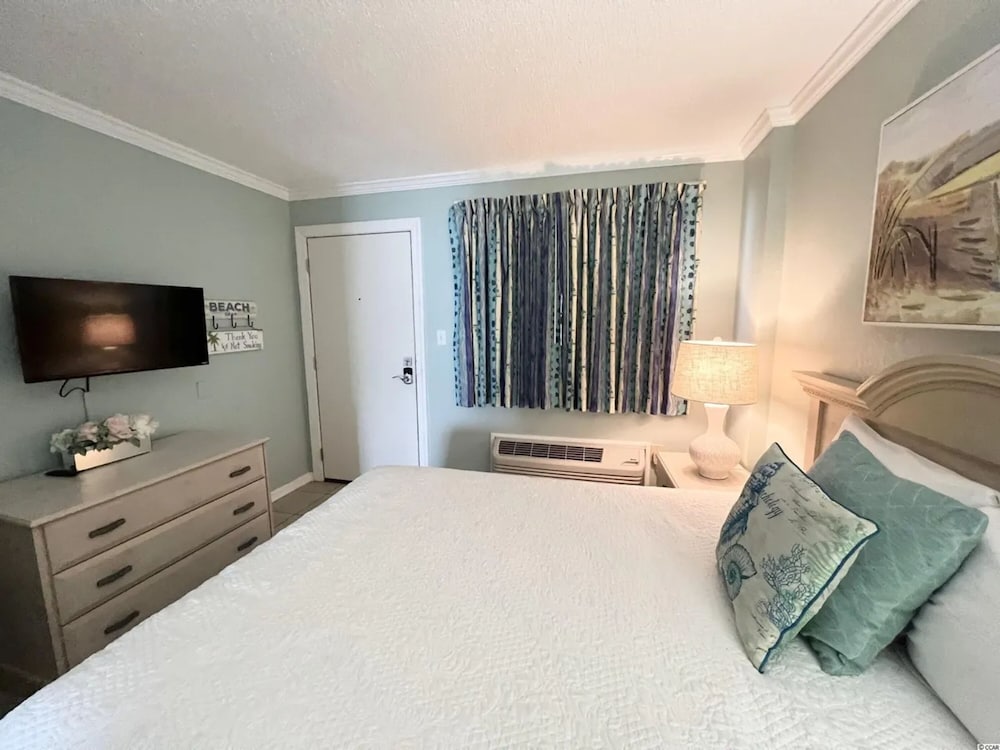 Oceanfront Resort 1BR w Beach View