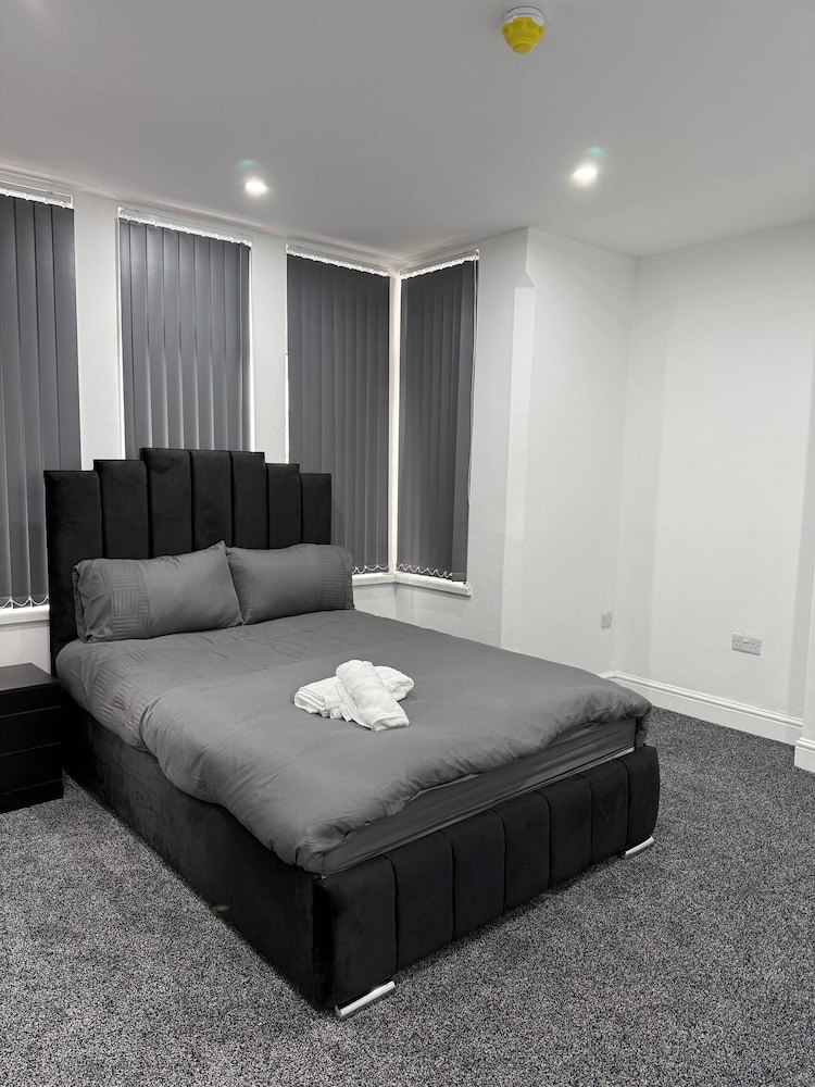 Peaceful Luton Apartment With Electric Heating & Wifi