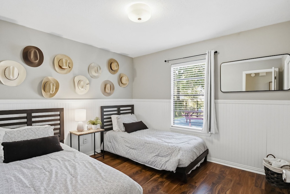Howdy Hang Out - Cozy, Cute And Comfortable House! 2 Bedroom Home