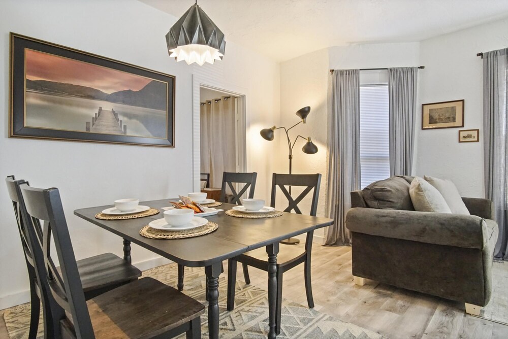 Oklahoma City Vacations - 3-story 6-bedroom 4 Bathrooms 3min-asian Dist - Property Image 70