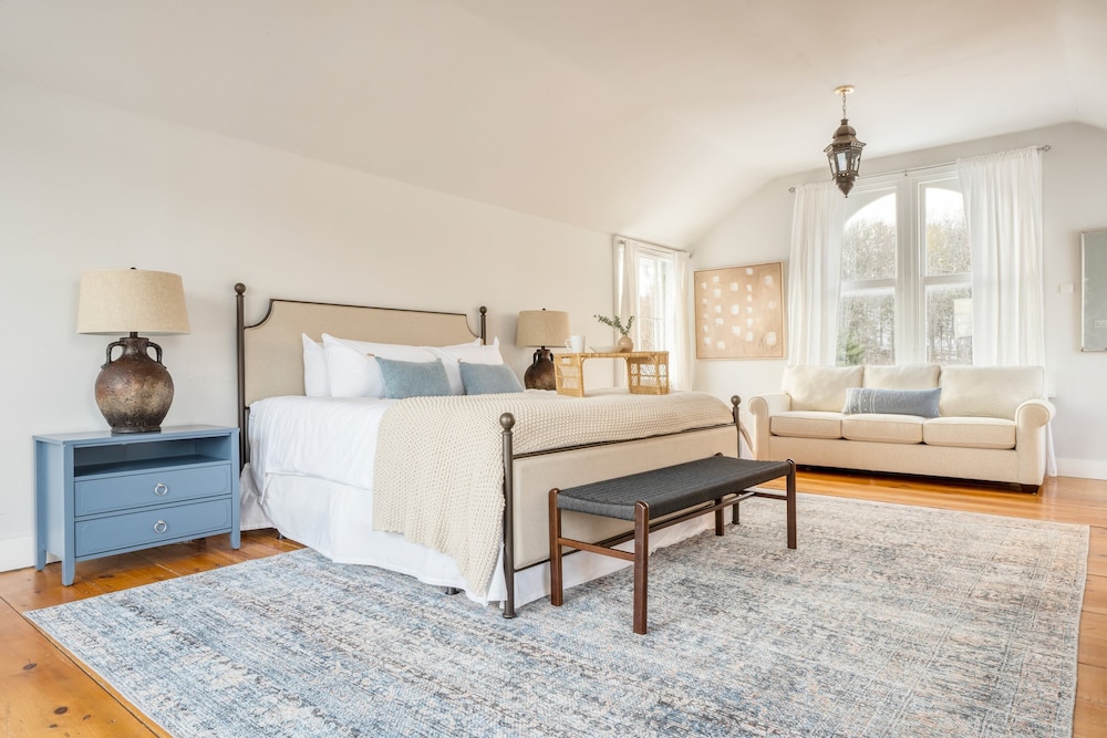 River House by Avantstay Historic & Secluded Estate on the Hudson River w/ Pool Sleeps 24! view 4