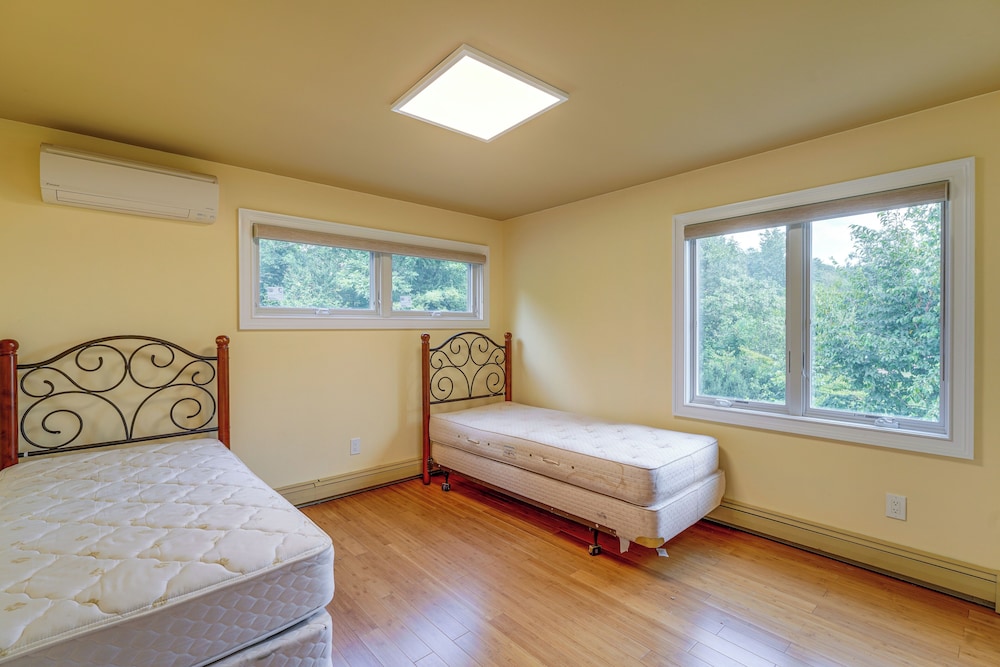 Beautiful Candlewood Lake House w/ Private Dock! view 5