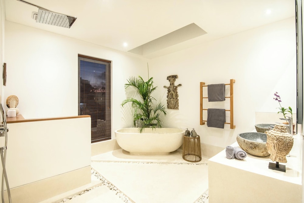 Brand New 4br Villa 400 to Finns Canggu