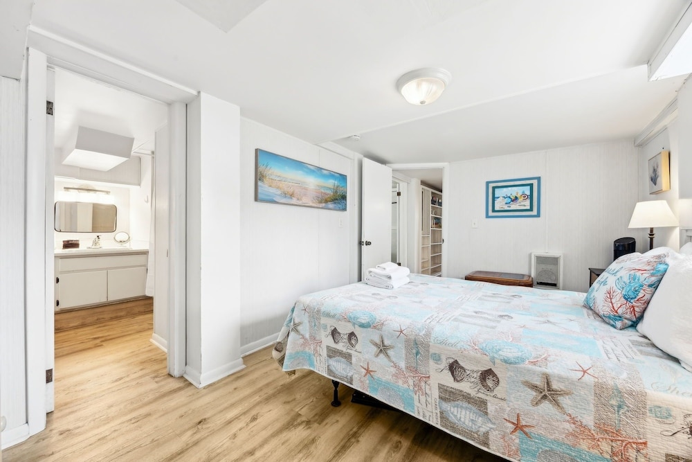 124 S Fletcher - Downstairs 3 Bedroom Duplex