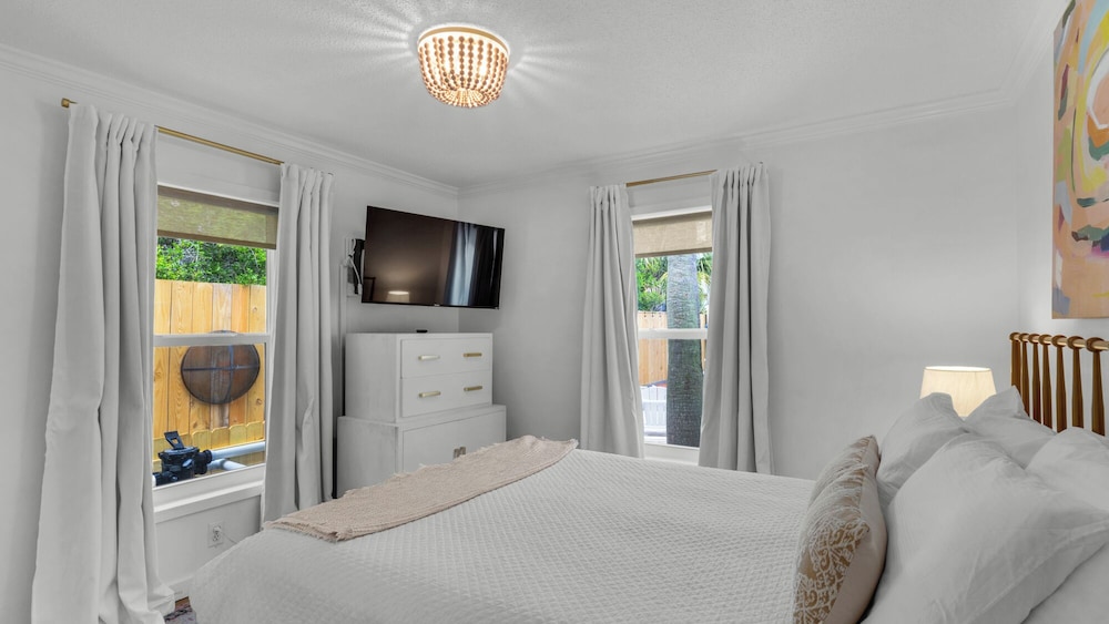 Private Pool in Grayton & Feet to the Beach; Next Door to Chiringo & Red Bar view 2