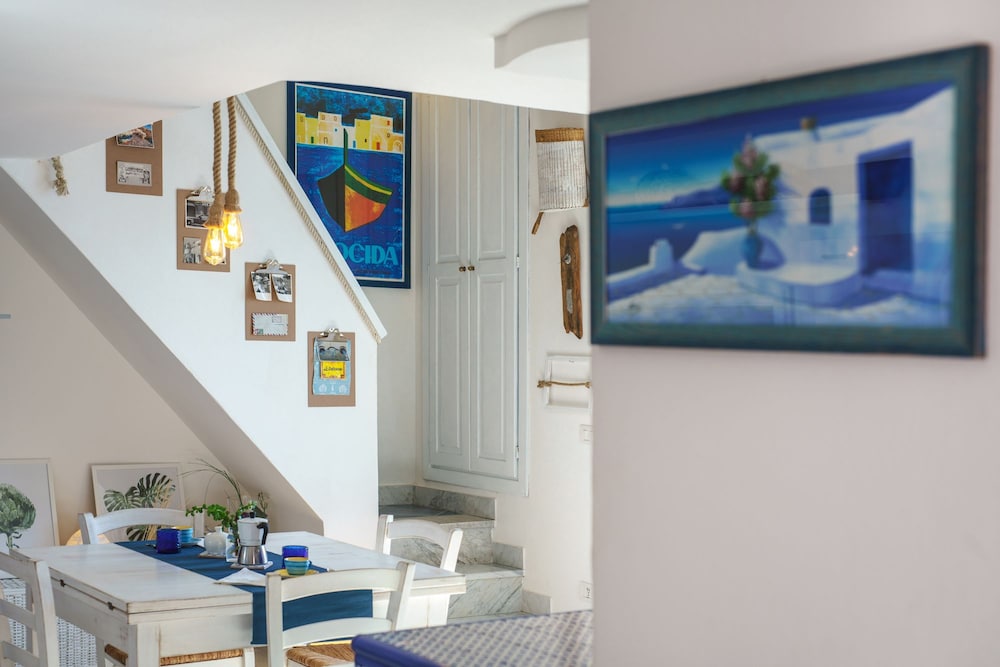 Corricella Sea Window en Procida — dining