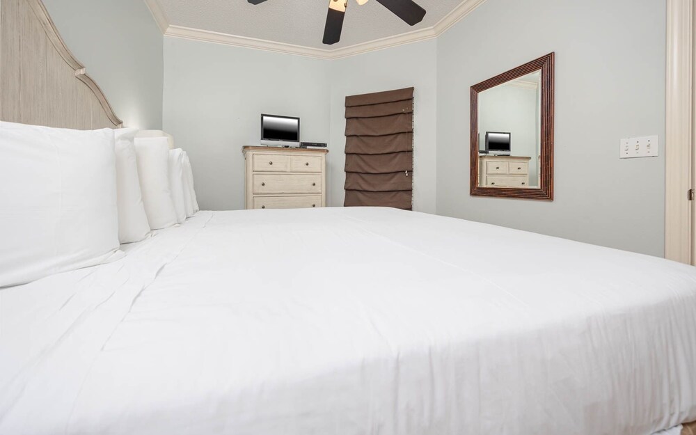 Phoenix Ix 705 3 Bedroom Condo