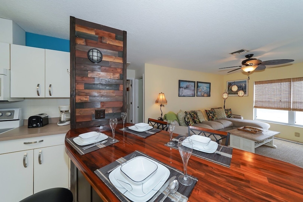 Latitude Adjustment 2 Bedroom Bungalow by RedAwning