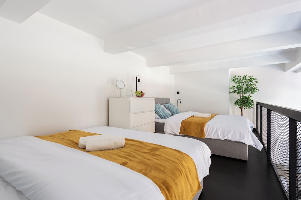 Apart loft hotel in Karlin