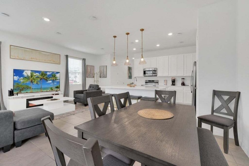 3 Beds 3 Baths Cozy Town Home 3 Bedroom Townhouse