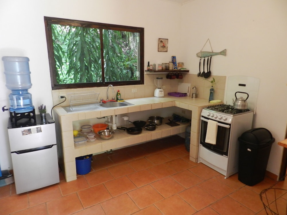 Colibri Surf House & Flats