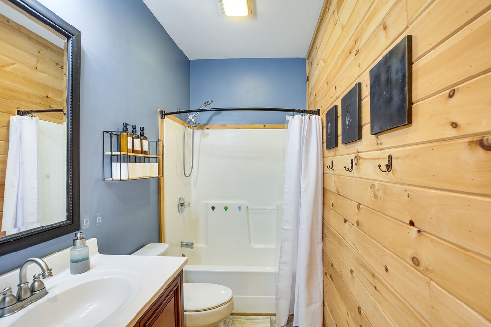 Bethpage Home w/ Private Hot Tub Game Room! - Property Image 9