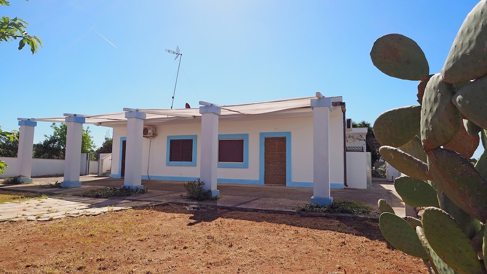 Villetta Certosina 1 - Villa Just a few Meters From the sea