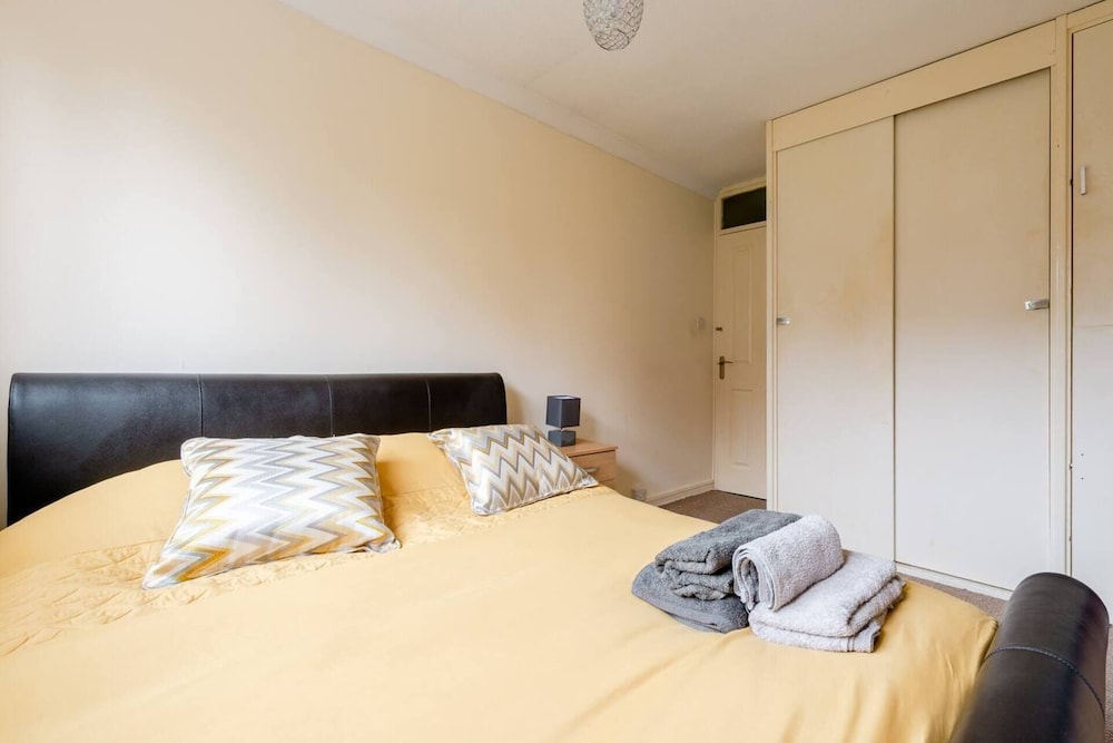 Charming 1-bed Apartment in Luton view 5