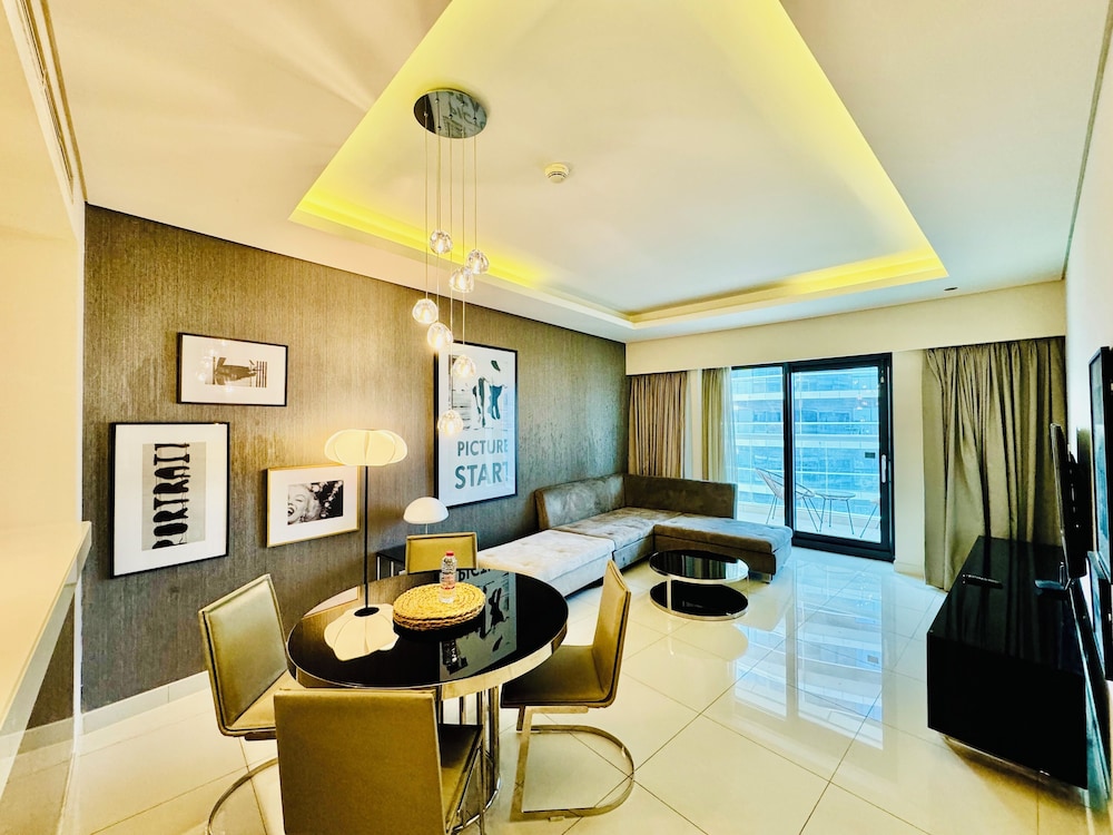 Venduras Chic 1BR at Damac Tower