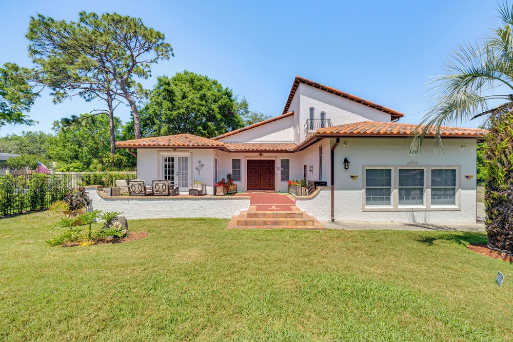 1-acre Backyard & Gym: Spacious Apopka Escape!