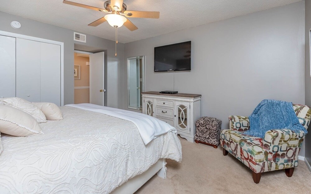 Island Winds West 670 3 Bedroom Condo