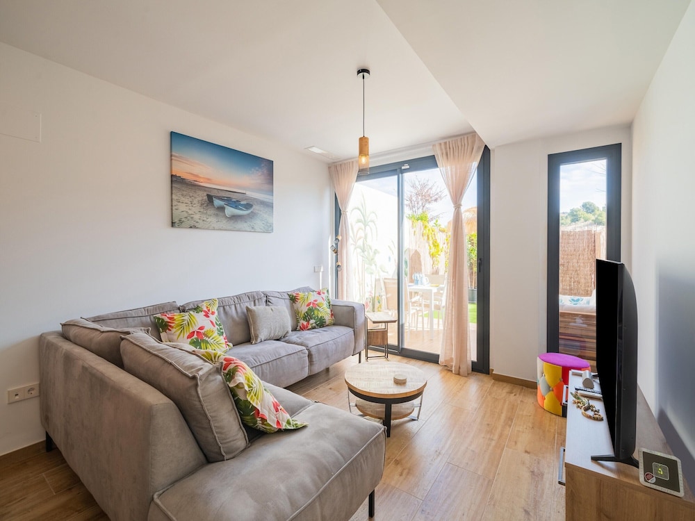 Villajoyosa Home With Shared Pool