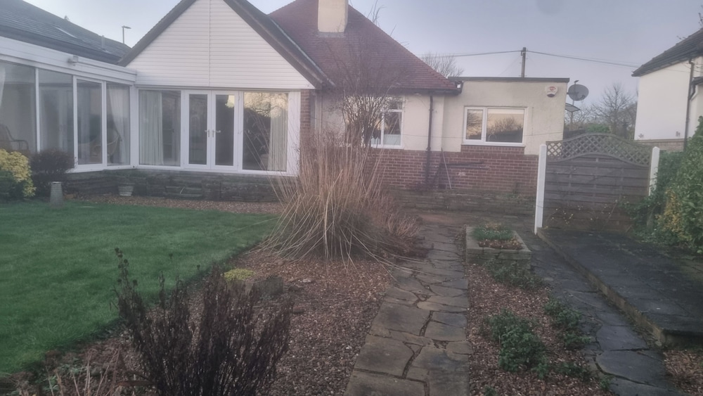 Charming Home in Huddersfield w/ Parking Petsok