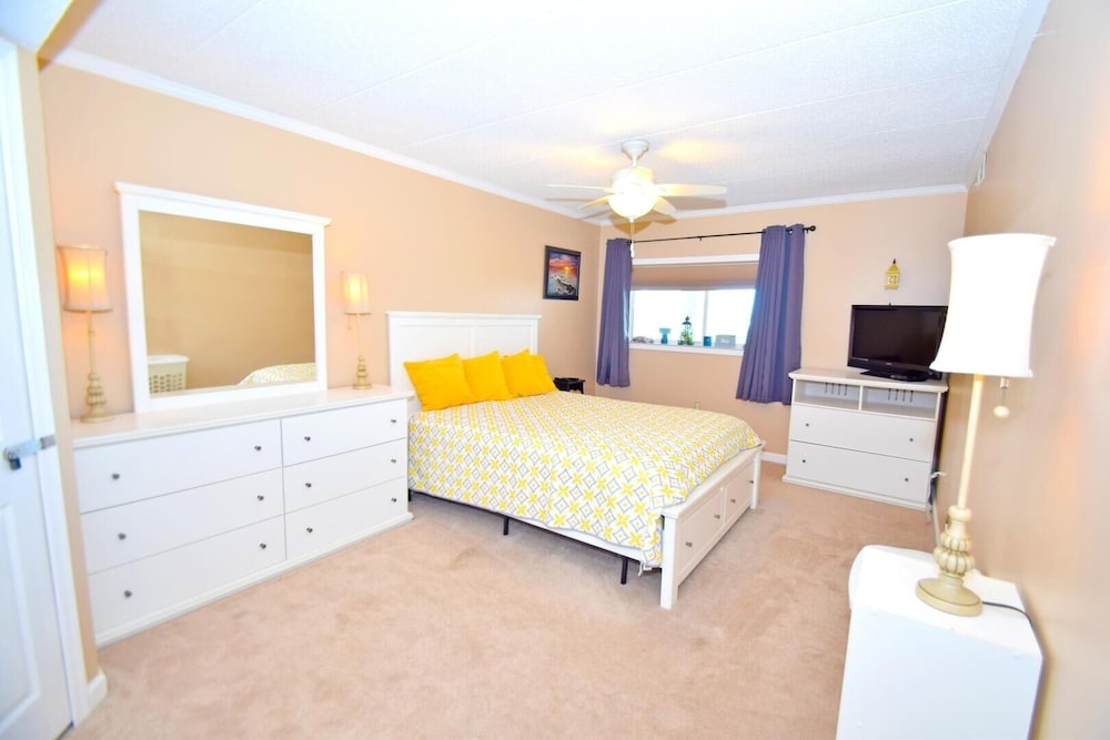 Harbour Island 304m 2 Bedroom Condo view 5