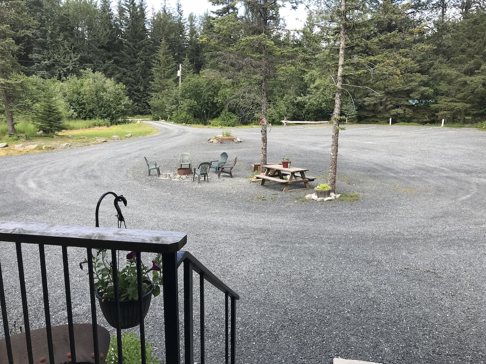 Twin Peaks Lodge and RV Park