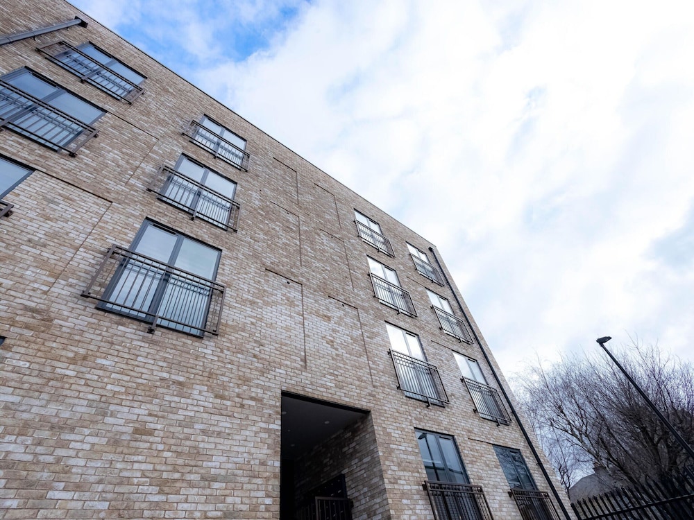 Victoria Park Vista Two-bedroom by Sojo Stay