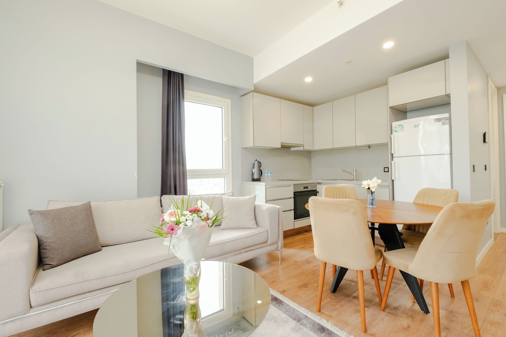 LUX RESIDENCE 2 ROOMS 1 SALOON
