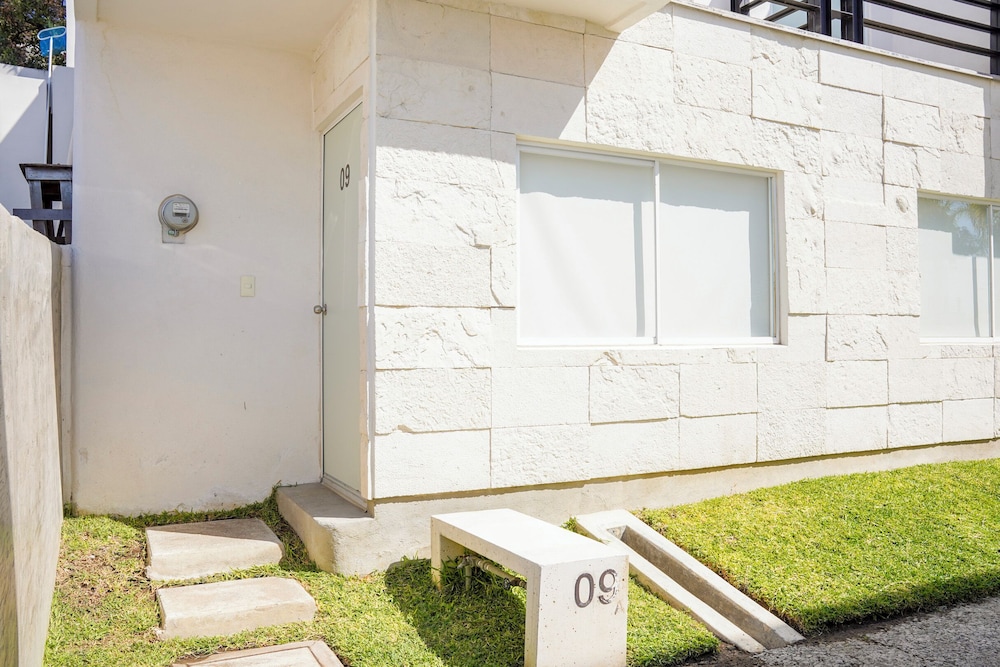 Modern House in Yautepec l Pool & Garden