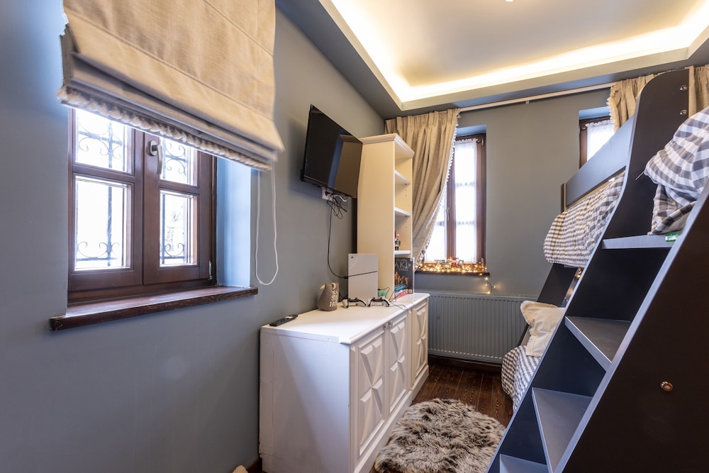 Rock Dandy La Maison De L’Ours | Top Fireplace Retreat
