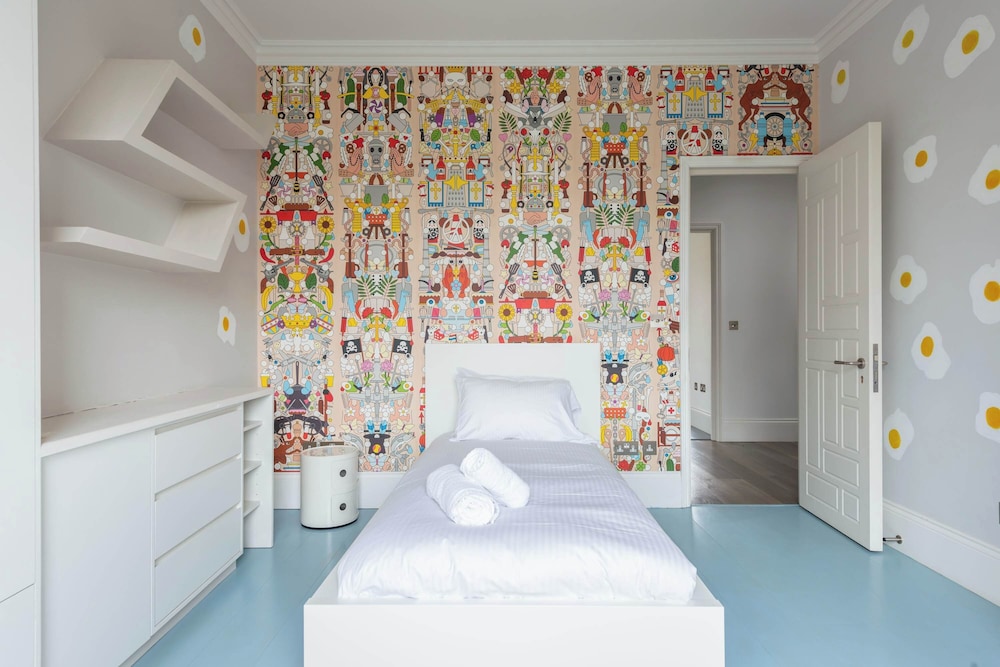 Fantastic 4 Bed House in Iconic Camden