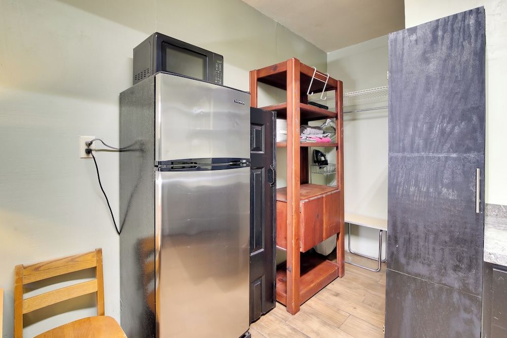 Remote Workers Welcome: Studio in Santa Rosa!