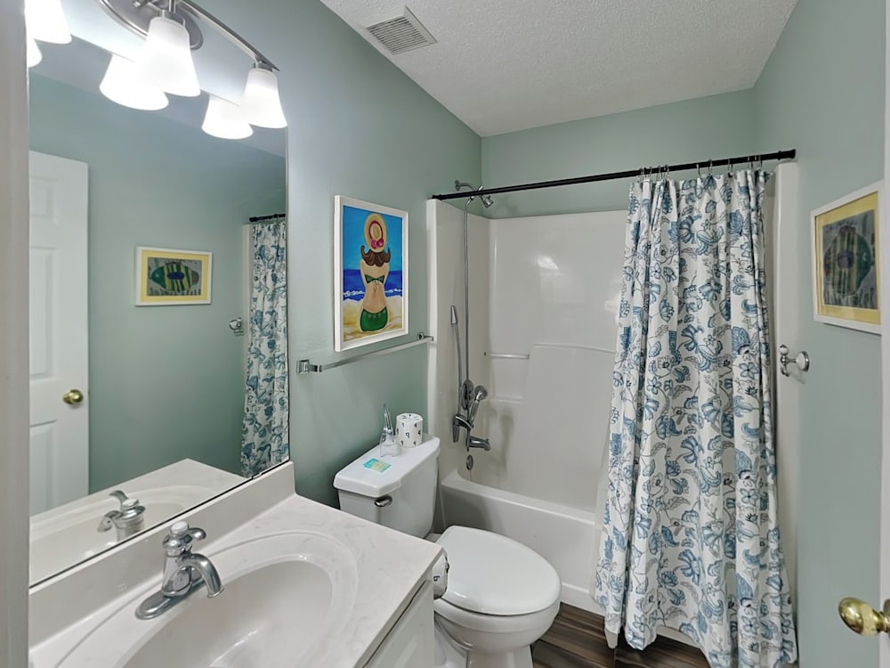 Emerald Port Of Call by Southern Vacation Rentals