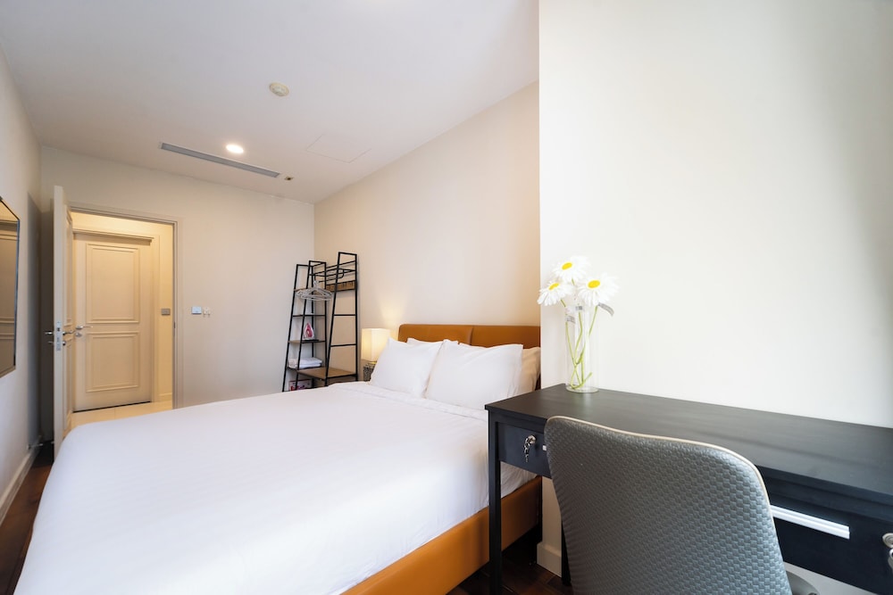 The Rixx Madison Tower With Pool and Gym