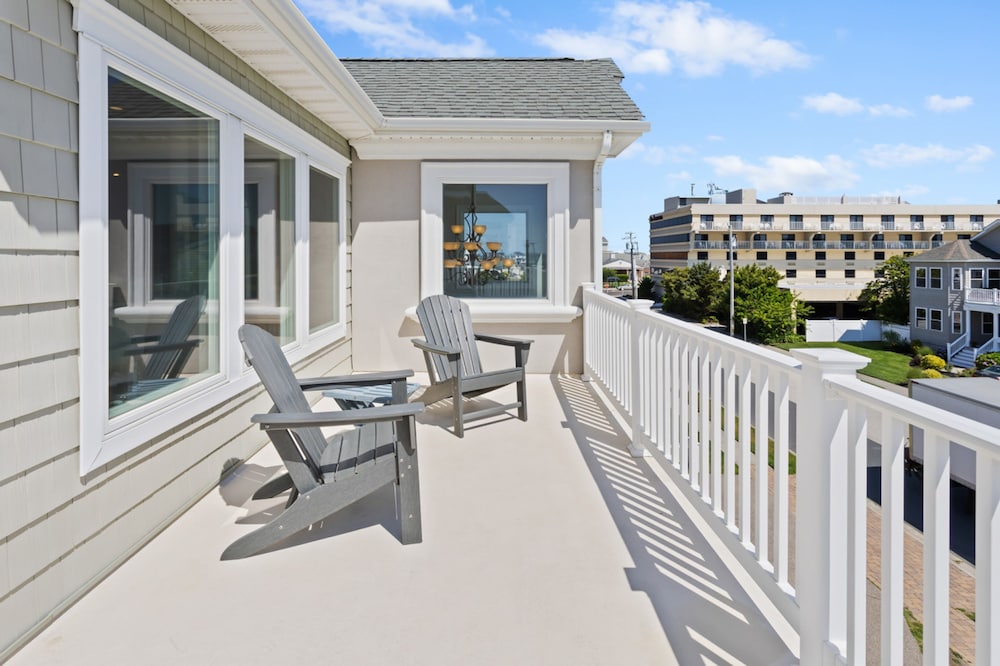 Heated Pool Hot Tub 5BR Game Room Elevator Cabana