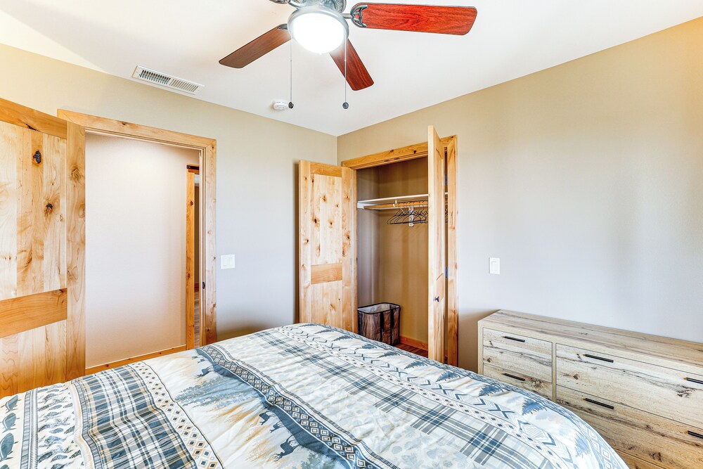 Wraparound Deck: Newly Built Home in Grangeville!