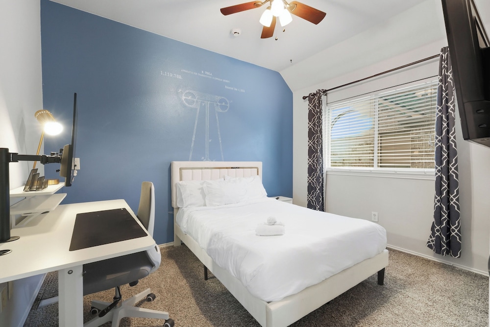 Lux Cozy 5B2B Home for Families