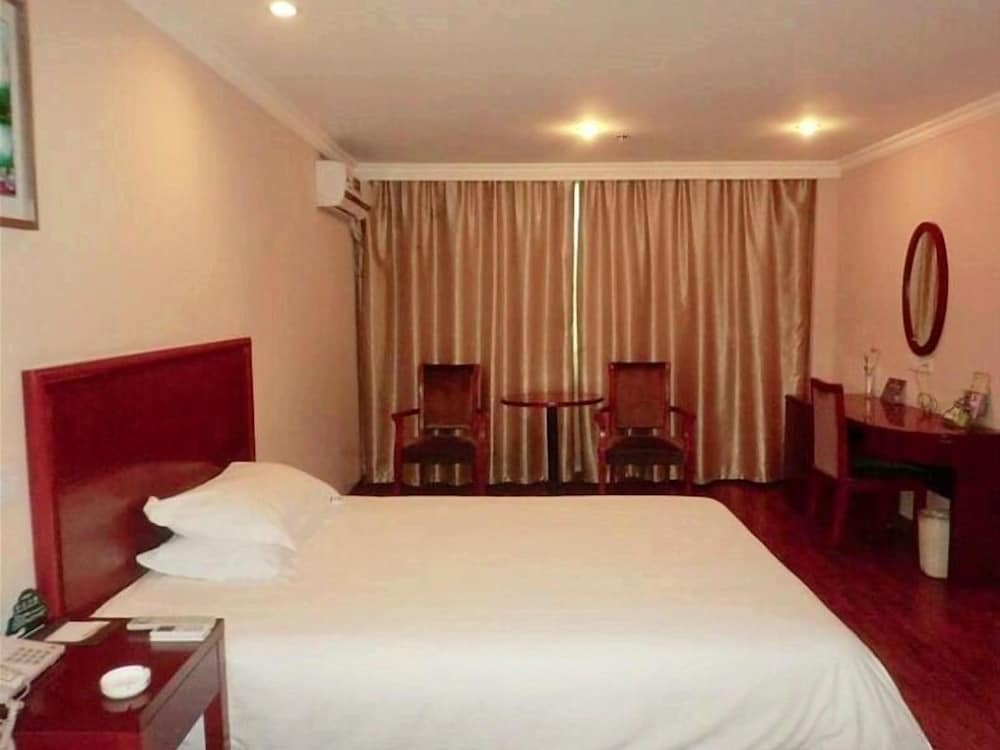 GreenTree Inn Nantong Tongzhou District Pingchao Bus Station Express Hotel