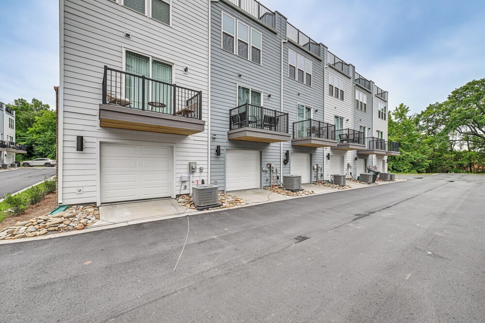 Walk to Music Factory: Townhome w/ Rooftop Deck!