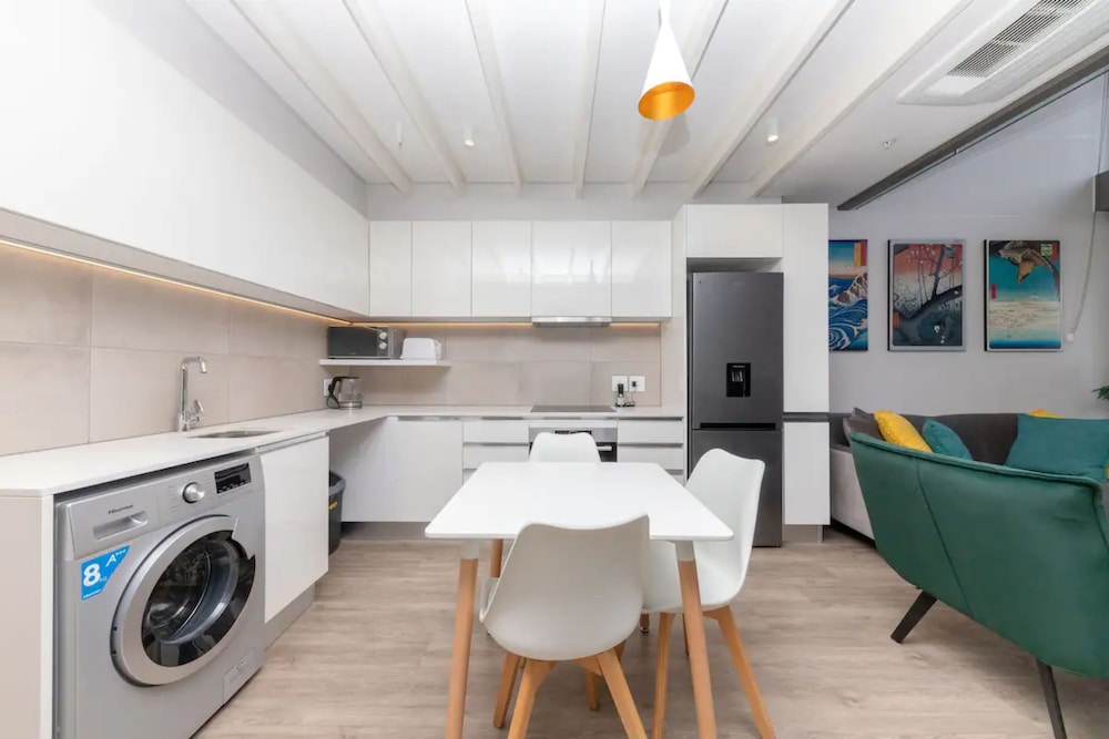 Plush Loft Apartment With Signal Hill View view 3