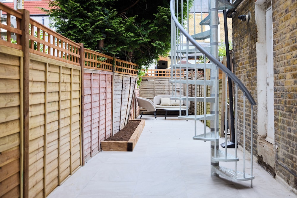 The Earlsfield Flat