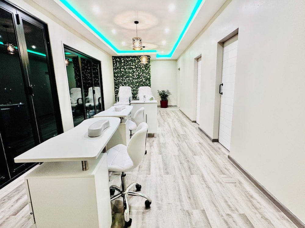 H & H Boutique and Spa