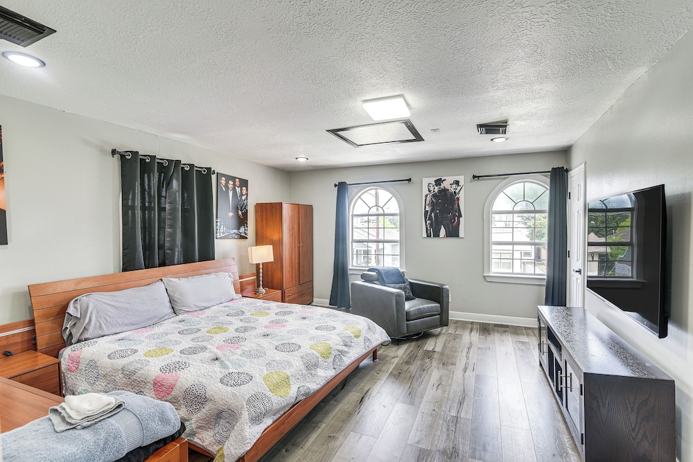 Walkable Apt 2 Mi to Dtwn: Houston Retreat!